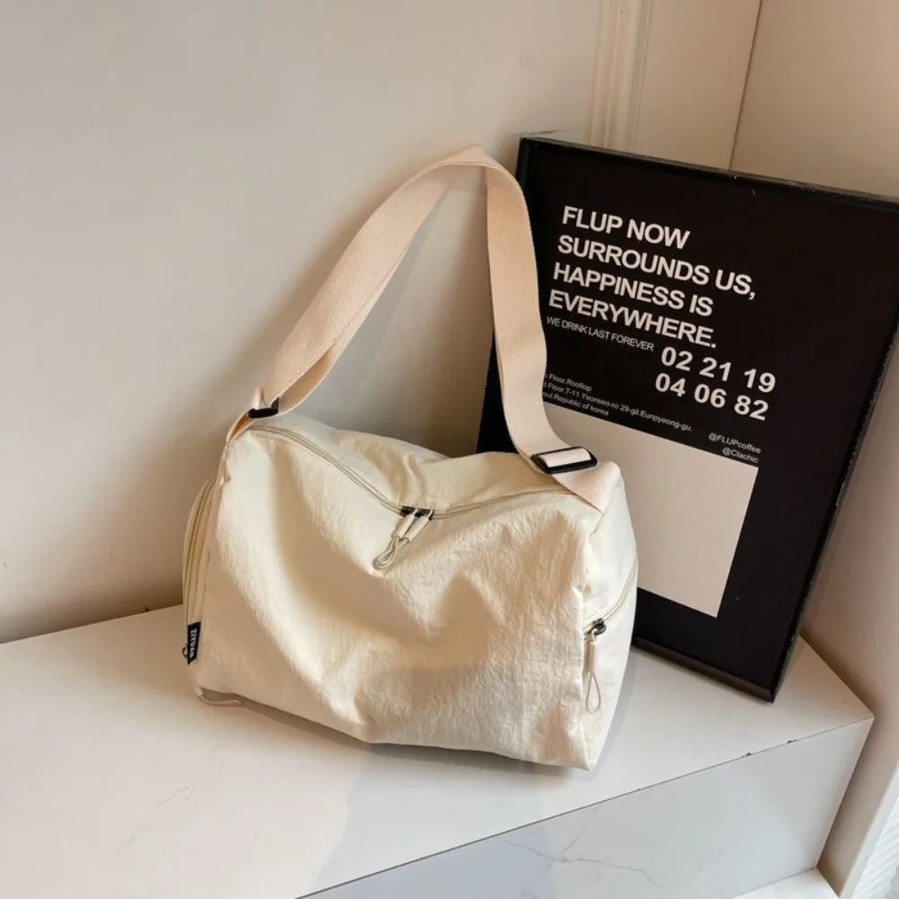 Новая большая вместительная сумка на плечо, нейлоновая дорожная сумка в ленивом стиле, дизайнерская многоцветная женская сумка для багажа 
Новая большая вместительная сумка на плечо, нейлоновая дорожная сумка в ленивом стиле, дизайнерская многоцветная женская сумка для багажа