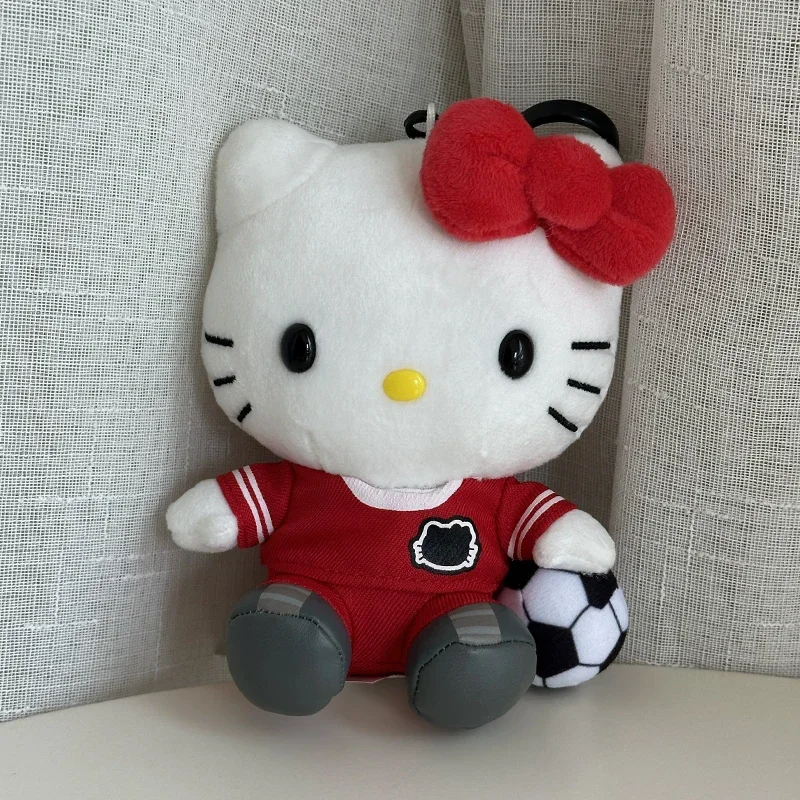 Плюшевая кукла-брелок Hello Kitty в костюме футболиста, 12 см, из ПП-хлопка, мягкая игрушка, кавайный парный кулон для школьного рюкзака, подарок
Плюшевая кукла-брелок Hello Kitty в костюме футболиста, 12 см, из ПП-хлопка, мягкая игрушка, кавайный парный кулон для школьного рюкзака, подарок