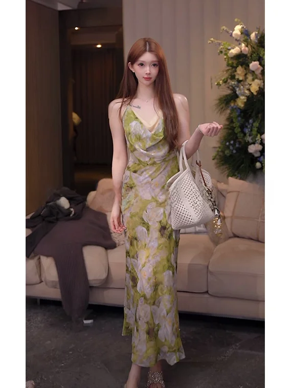 Summer New Women's Slim Fit Floral Print Halter Dress Beach Style Breathable Lightweight Polyester Casual Beachwear Dress
Summer New Women's Slim Fit Floral Print Halter Dress Beach Style Breathable Lightweight Polyester Casual Beachwear Dress