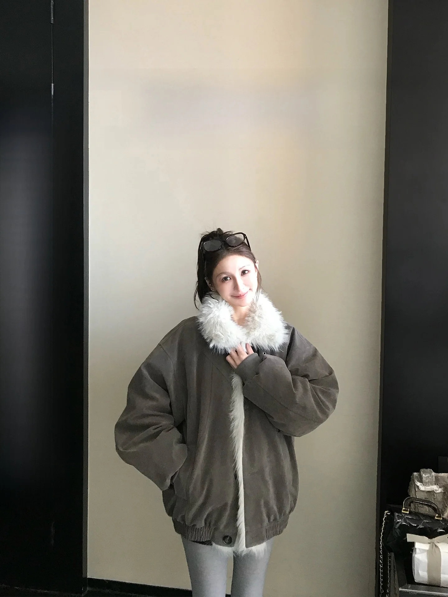 Eco-Friendly Fur Trimmed Parka Jacket Duck down Quilted Suede Coat Vintage Style Warmth City Casual Long Sleeve Coat
Eco-Friendly Fur Trimmed Parka Jacket Duck down Quilted Suede Coat Vintage Style Warmth City Casual Long Sleeve Coat