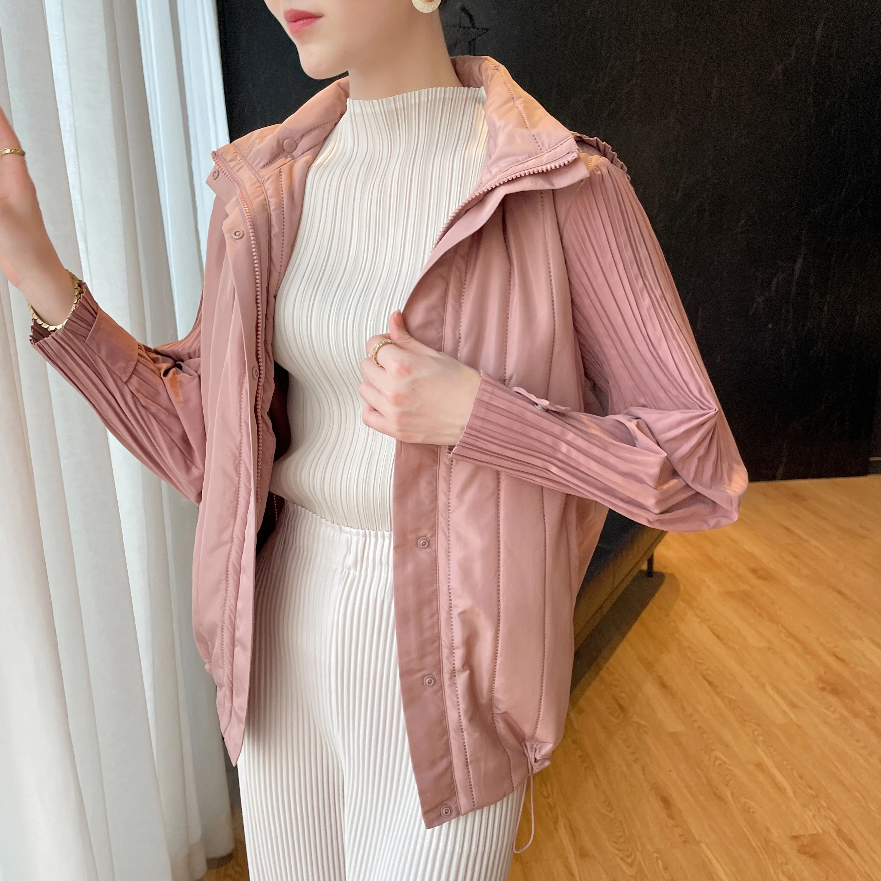 2024 autumn/winter fold cotton coat solid color thick casual commuter hooded cotton coat
2024 autumn/winter fold cotton coat solid color thick casual commuter hooded cotton coat