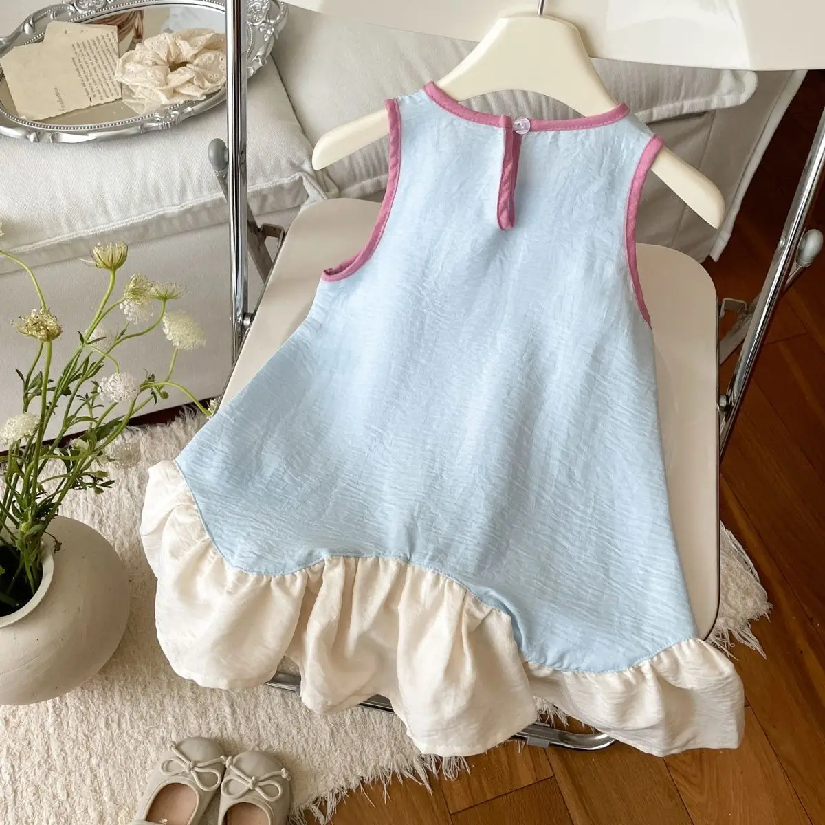 Girls Dress 2025 Summer New Sweet Princess Dress Contrasting Color Baby Sleeveless Vest Skirt
Girls Dress 2025 Summer New Sweet Princess Dress Contrasting Color Baby Sleeveless Vest Skirt