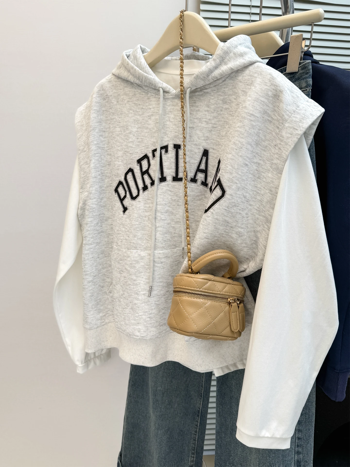 Korean Sle Loose Fit Svel Hoodie Women's Spring Autumn Thin Embroidered Letter Print Top Layering Vest irt
Korean Sle Loose Fit Svel Hoodie Women's Spring Autumn Thin Embroidered Letter Print Top Layering Vest irt