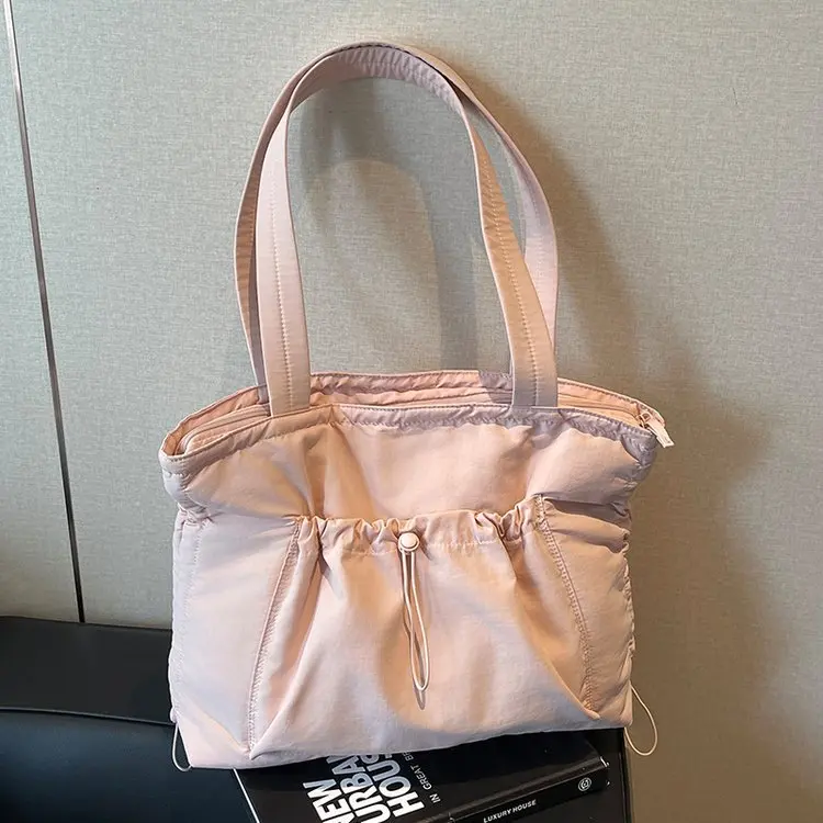 Модная нейлоновая простая сумка на плечо большой емкости с завязками для школы, универсальная уникальная большая сумка для женщин
Модная нейлоновая простая сумка на плечо большой емкости с завязками для школы, универсальная уникальная большая сумка для женщин