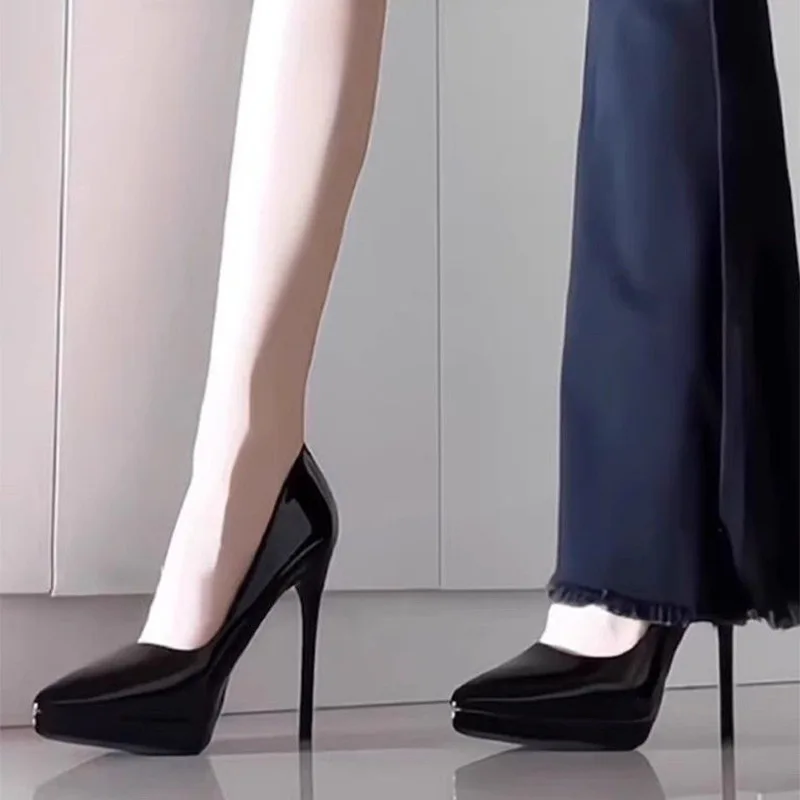 Женские туфли на высоком каблуке, новинка 2025, водонепроницаемые настольные лакированные кожаные пикантные женские туфли на шпильке с острым носком
Женские туфли на высоком каблуке, новинка 2025, водонепроницаемые настольные лакированные кожаные пикантные женские туфли на шпильке с острым носком