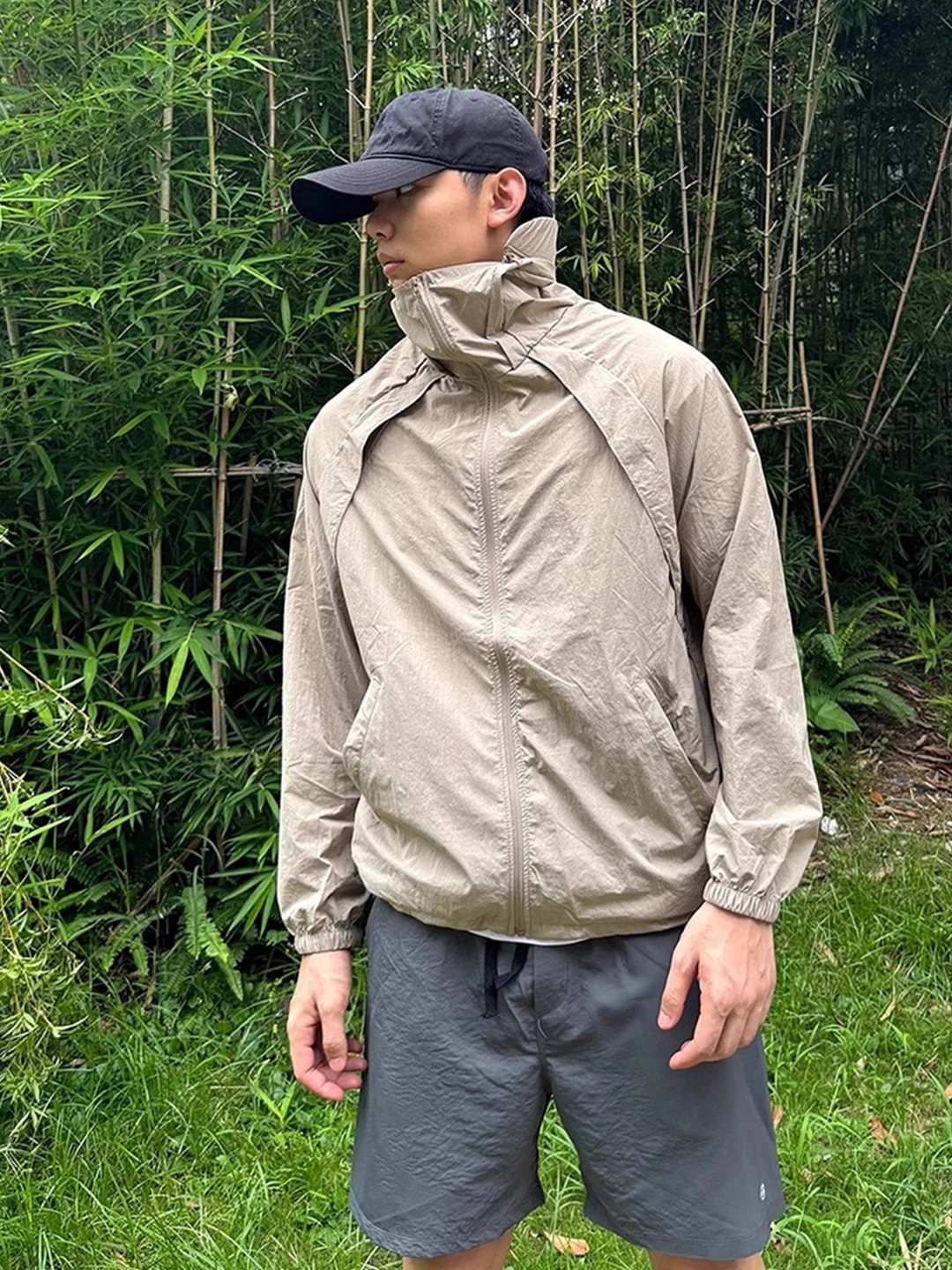 Легкая мужская летняя куртка из ледяного шелка для активного отдыха, быстросохнущая, с защитой от солнца, для спорта, альпинизма и велоспорта
Легкая мужская летняя куртка из ледяного шелка для активного отдыха, быстросохнущая, с защитой от солнца, для спорта, альпинизма и велоспорта