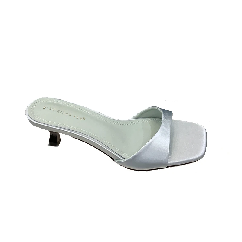 Женские летние сандалии на низком каблуке, черные и коричневые, дизайнерские туфли на каблуке-рюмочке, из шелковой ткани, с квадратным носком
Женские летние сандалии на низком каблуке, черные и коричневые, дизайнерские туфли на каблуке-рюмочке, из шелковой ткани, с квадратным носком