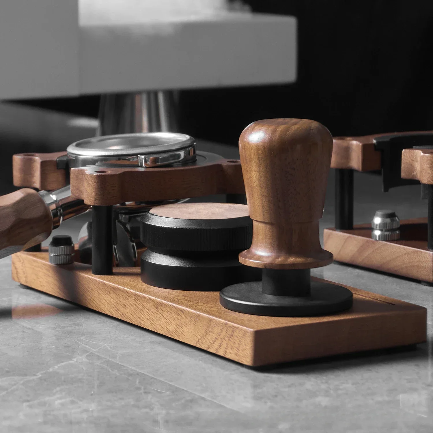 Walnut Wood Coffee Tamper Mat Station Portafilter Holder Stand Espresso Tamping Support Base for 51MM-58MM Barista Accessories
Walnut Wood Coffee Tamper Mat Station Portafilter Holder Stand Espresso Tamping Support Base for 51MM-58MM Barista Accessories