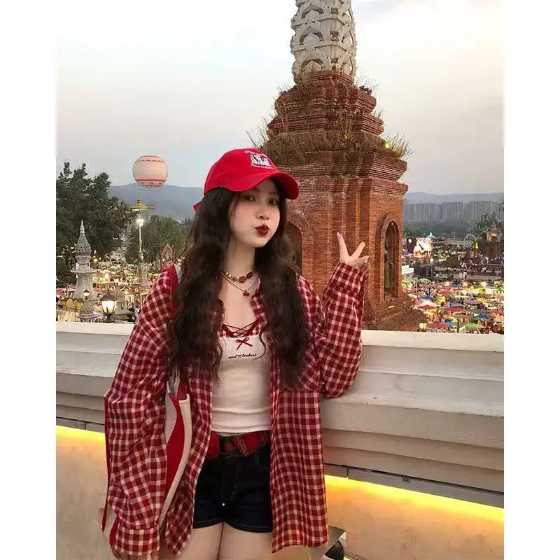 Red Plaid Loose Women's Shirt Spring Summer New Style Commute Sun Protection Lazy Fashion Top Button Design Korean Version
Red Plaid Loose Women's Shirt Spring Summer New Style Commute Sun Protection Lazy Fashion Top Button Design Korean Version