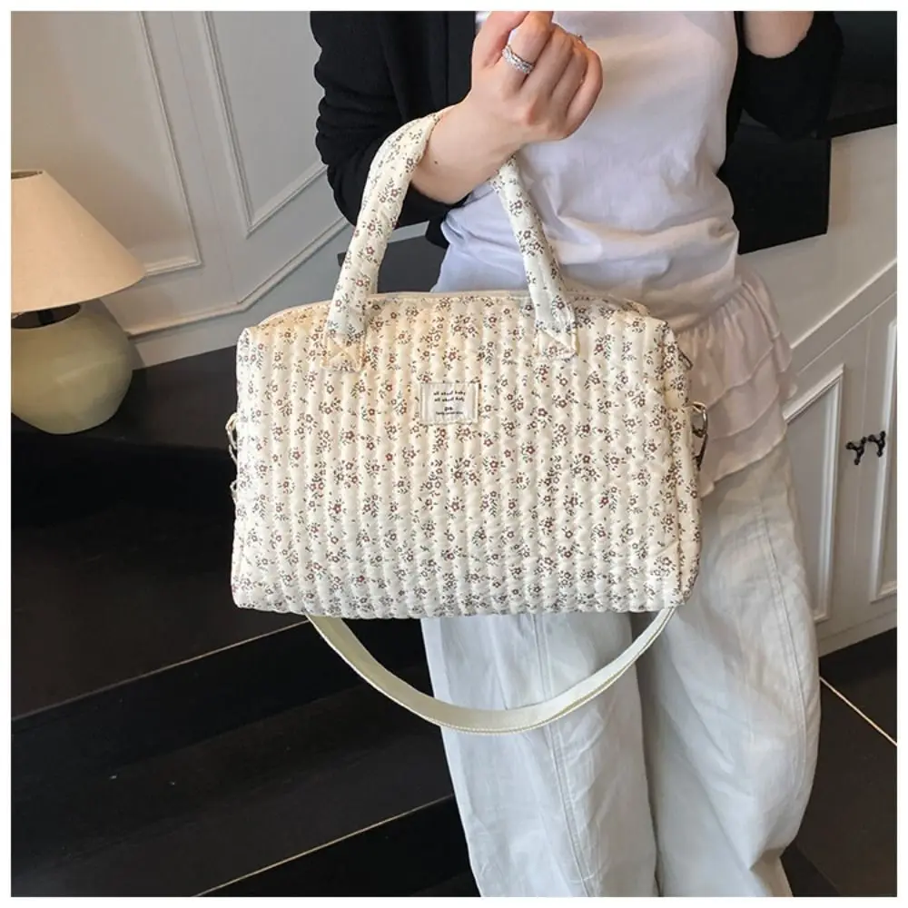 Fashion Large Capacity Mommy Bag Multi-functional Floral Print Diaper Handbag Maternity Diaper Bag Travel
Fashion Large Capacity Mommy Bag Multi-functional Floral Print Diaper Handbag Maternity Diaper Bag Travel