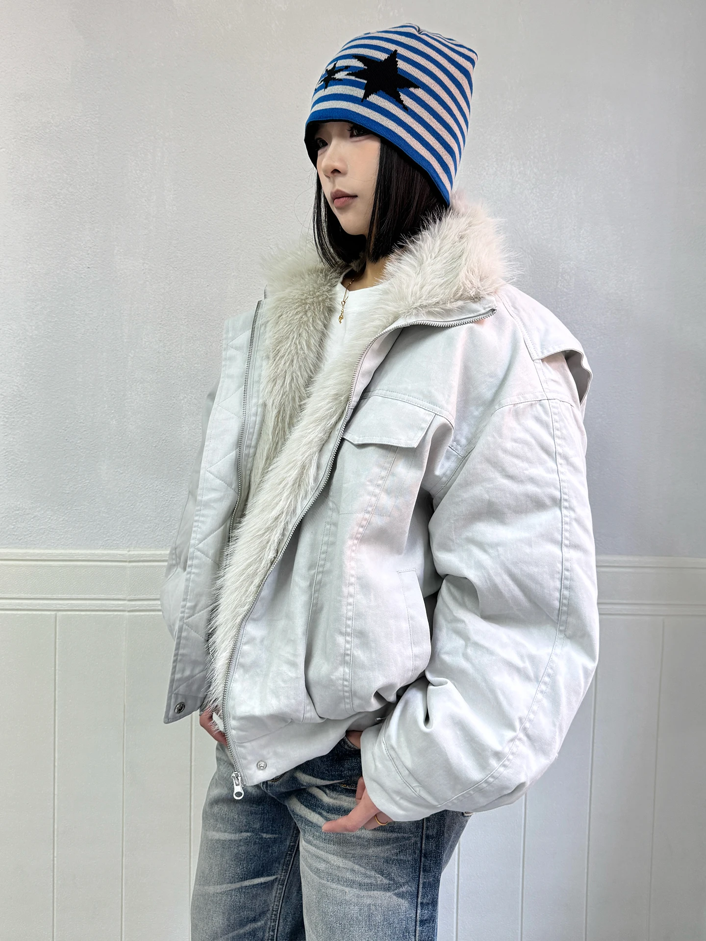 Утепленная ретро-куртка в американском стиле из хлопка для женщин, теплая, свободного кроя, с меховым воротником, не пропускающая пух, зимнее пальто в уличном стиле, с длинными рукавами
Утепленная ретро-куртка в американском стиле из хлопка для женщин, теплая, свободного кроя, с меховым воротником, не пропускающая пух, зимнее пальто в уличном стиле, с длинными рукавами