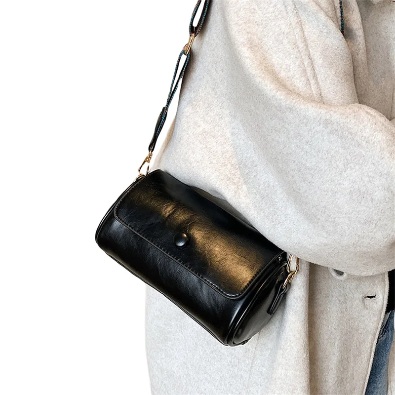 Women Small Crossbody Bag Vintage Solid Color Leather Shoulder Purse Trendy Cylindrical Phone Bag for Daily Office Party
Women Small Crossbody Bag Vintage Solid Color Leather Shoulder Purse Trendy Cylindrical Phone Bag for Daily Office Party