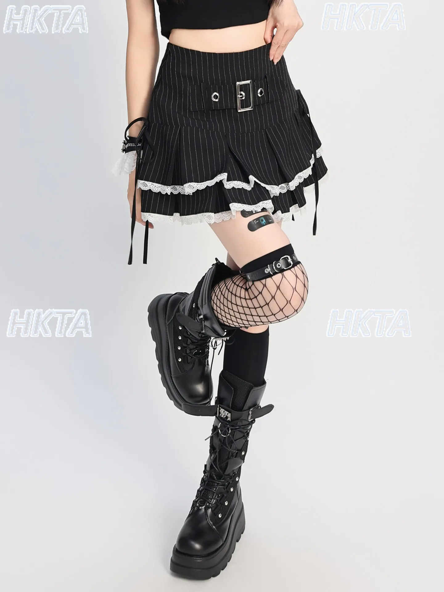 Japanese Y2K Subculture Punk Lace Stitching Bow Strap Sweet Cool Mini Skirt Summer Goth Stripes Hot Girl New Black Skirts Women
Japanese Y2K Subculture Punk Lace Stitching Bow Strap Sweet Cool Mini Skirt Summer Goth Stripes Hot Girl New Black Skirts Women