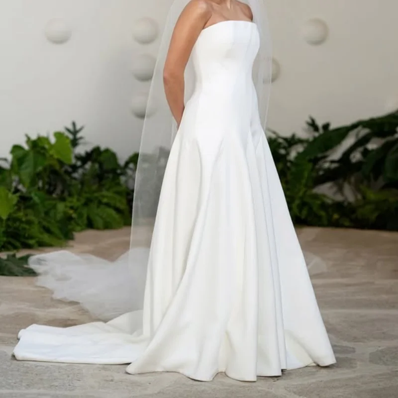 Customized satin white Ball Gown Royal Wedding Dresses applique Tull Long tail Made Robe De
Customized satin white Ball Gown Royal Wedding Dresses applique Tull Long tail Made Robe De