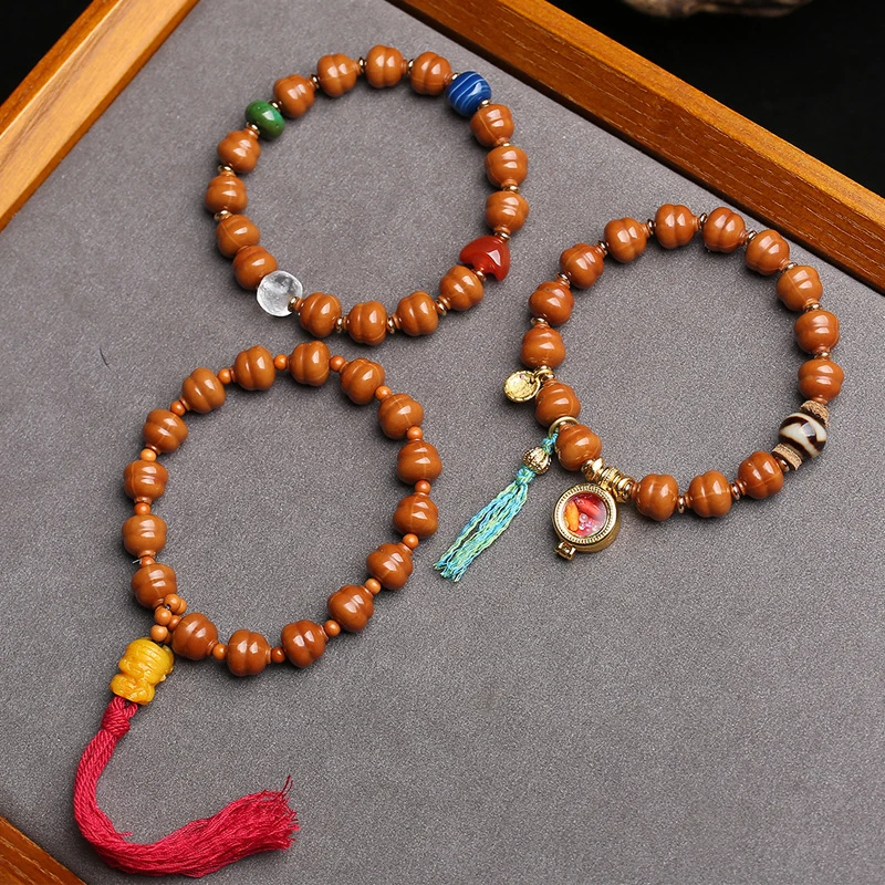 Natural uncolored carved gourd monkey head Bodhi bead bracelet, single-loop Gahu box pendant, vintage bone and glass accessories
Natural uncolored carved gourd monkey head Bodhi bead bracelet, single-loop Gahu box pendant, vintage bone and glass accessories
