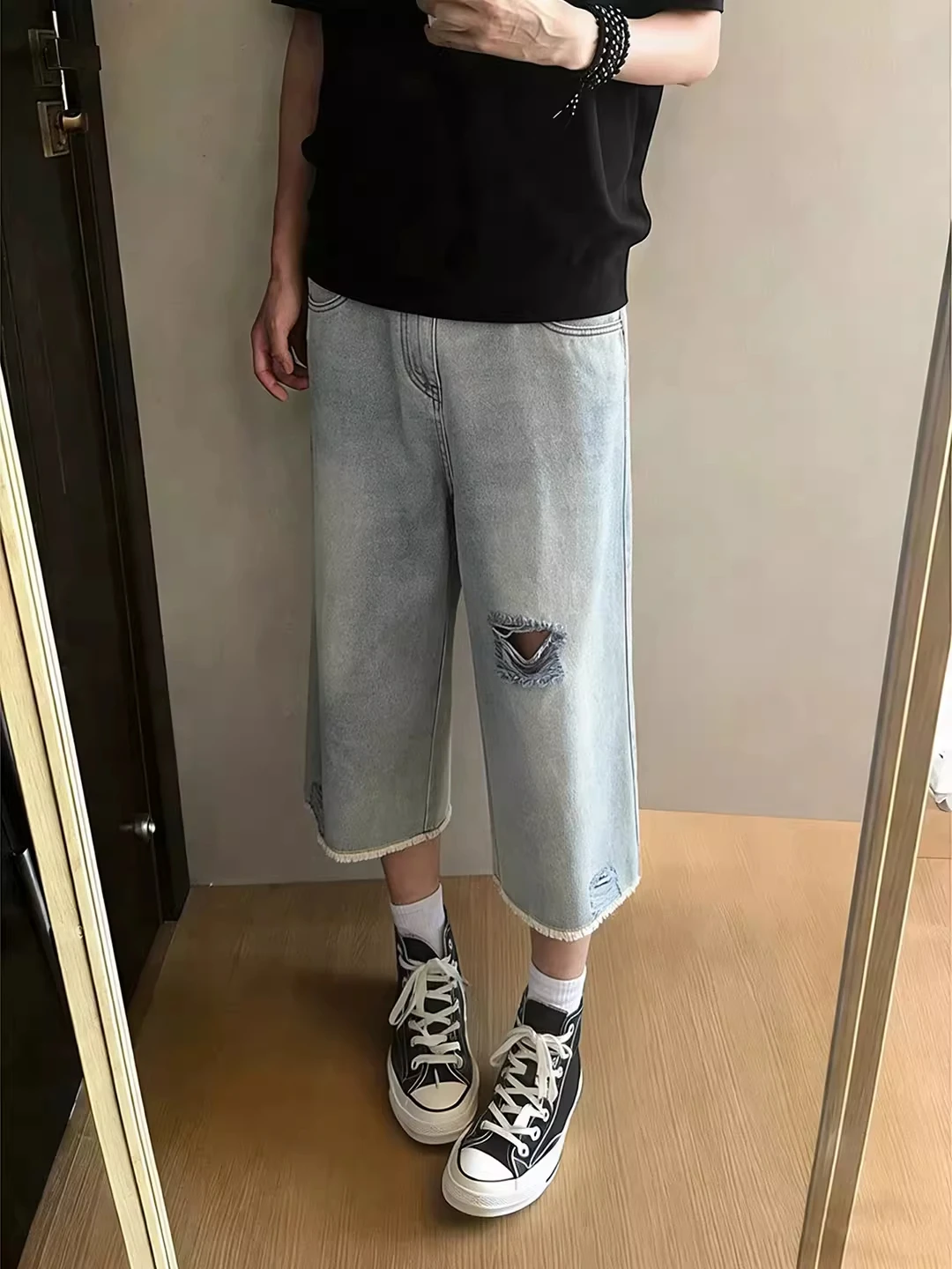 Light Wash Ripped Denim Shorts Men's Summer American Retro Straight Leg Loose Wide Leg Seven-Eight Length Pants
Light Wash Ripped Denim Shorts Men's Summer American Retro Straight Leg Loose Wide Leg Seven-Eight Length Pants