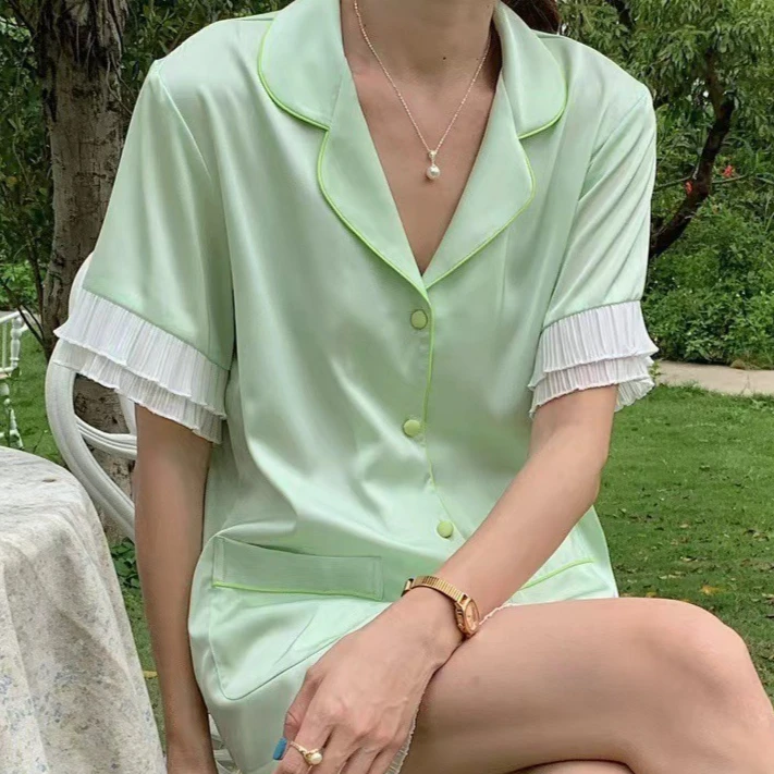 Летний женский пижамный комплект-двойка: пижама с отложным воротником, короткий рукав, брюки, ночная сорочка, атласная домашняя одежда
Летний женский пижамный комплект-двойка: пижама с отложным воротником, короткий рукав, брюки, ночная сорочка, атласная домашняя одежда