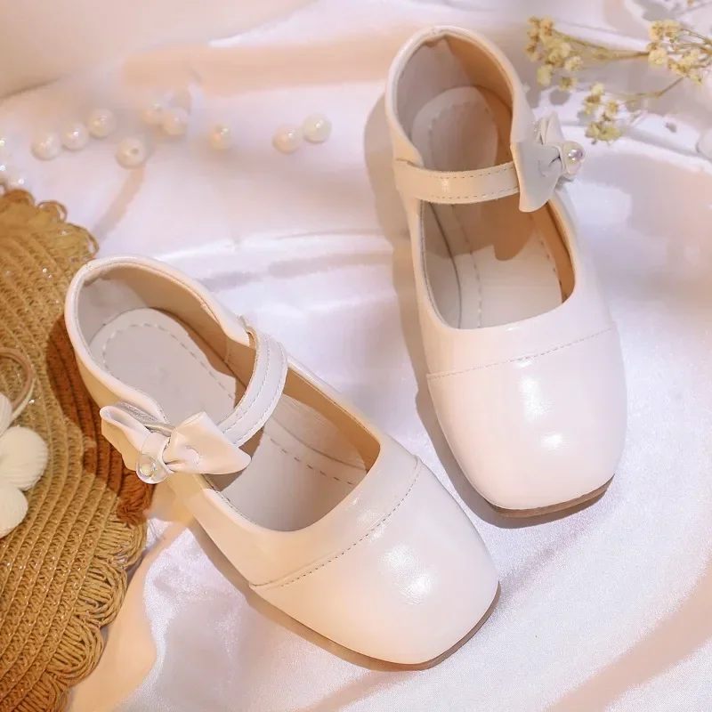 Girls Leather Shoes Simple Bows Chic for Kids Princess Shoes Elegant Pu 2025 Brand New Children Flat Shoes Casual Soft Sole
Girls Leather Shoes Simple Bows Chic for Kids Princess Shoes Elegant Pu 2025 Brand New Children Flat Shoes Casual Soft Sole