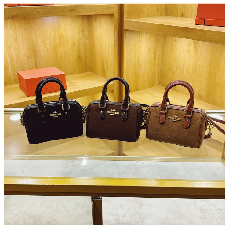 Premium 2026 Commuter Bag, Vintage Matte Textured Handbag, Elegant Convertible Shoulder & Crossbody Purse for Office & City Chic
Premium 2026 Commuter Bag, Vintage Matte Textured Handbag, Elegant Convertible Shoulder & Crossbody Purse for Office & City Chic