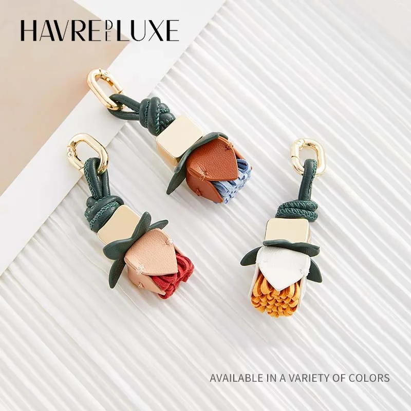 Flower leather bag charm ornaments cowhide flower advanced decorative hanging bag accessories
Flower leather bag charm ornaments cowhide flower advanced decorative hanging bag accessories