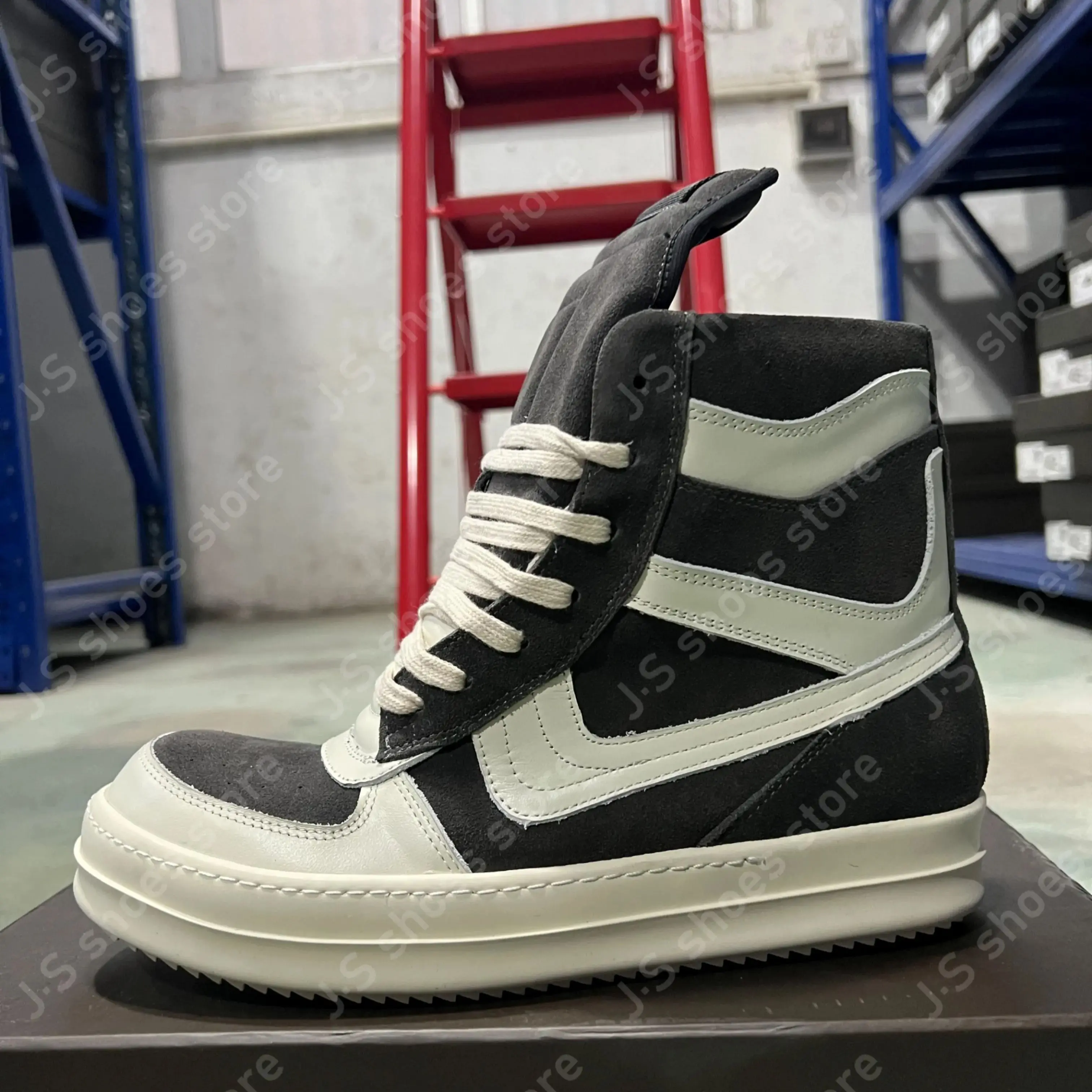 Ricks Geobasket Темно-серые замшевые белые кожаные высокие ботинки Мужская обувь на молнии Женские повседневные кроссовки Owens Design Ботильоны
Ricks Geobasket Темно-серые замшевые белые кожаные высокие ботинки Мужская обувь на молнии Женские повседневные кроссовки Owens Design Ботильоны
