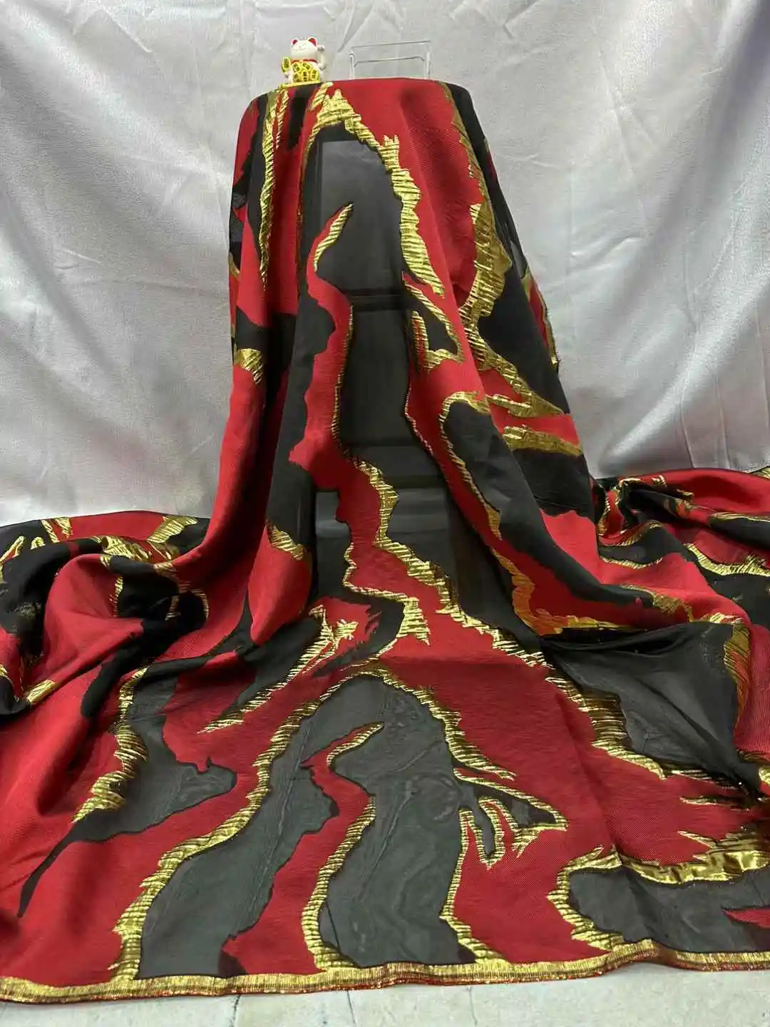 African Brocade Jacquard Lace Fabric 5 Yards Gilding Nigerian Lace Fabric 2025 High Quality for French Elegant Party Dress
African Brocade Jacquard Lace Fabric 5 Yards Gilding Nigerian Lace Fabric 2025 High Quality for French Elegant Party Dress