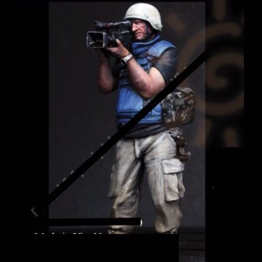 1/35 Scale Die-Cast Resin Figure Assembly Model Kit Battlefield Reporter Miniature Unassembled and Unpainted Diorama Toy
1/35 Scale Die-Cast Resin Figure Assembly Model Kit Battlefield Reporter Miniature Unassembled and Unpainted Diorama Toy
