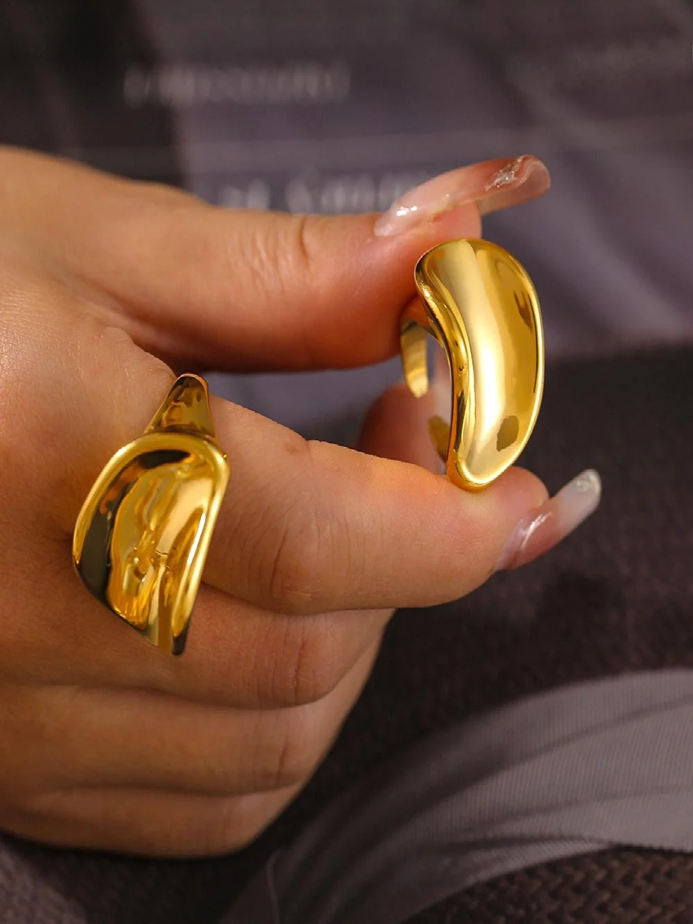 Fashionable Exaggerated Design Stainless Steel 18K Gold Plated Arc Face Ring Cold Style Mirror Surface Hand Jewelry
Fashionable Exaggerated Design Stainless Steel 18K Gold Plated Arc Face Ring Cold Style Mirror Surface Hand Jewelry
