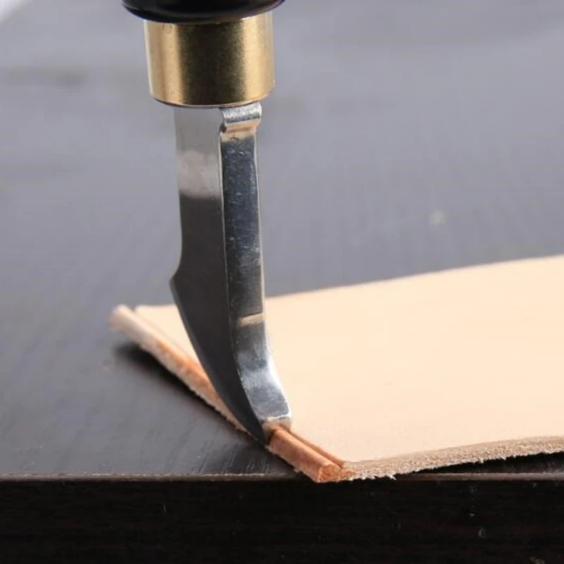 Инструмент для биговки кромок кожи Инструмент для биговки кромок Кожаное ремесло Черная деревянная ручка Инструменты для горячего и холодного пресса 1 ~ 2,5 мм
Инструмент для биговки кромок кожи Инструмент для биговки кромок Кожаное ремесло Черная деревянная ручка Инструменты для горячего и холодного пресса 1 ~ 2,5 мм