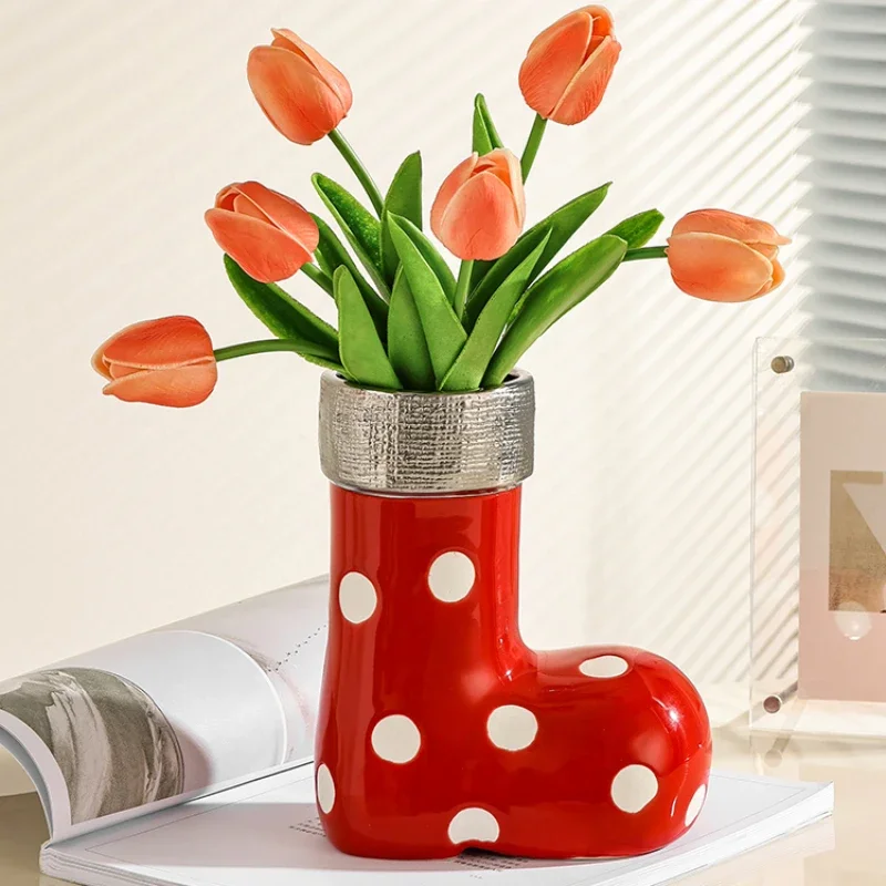 Creative Red High-heeled Shoes Ceramic Vase Decorations Ceramic Flower Arranging Fashion Home Decoration Ornaments Holiday Gifts
Creative Red High-heeled Shoes Ceramic Vase Decorations Ceramic Flower Arranging Fashion Home Decoration Ornaments Holiday Gifts