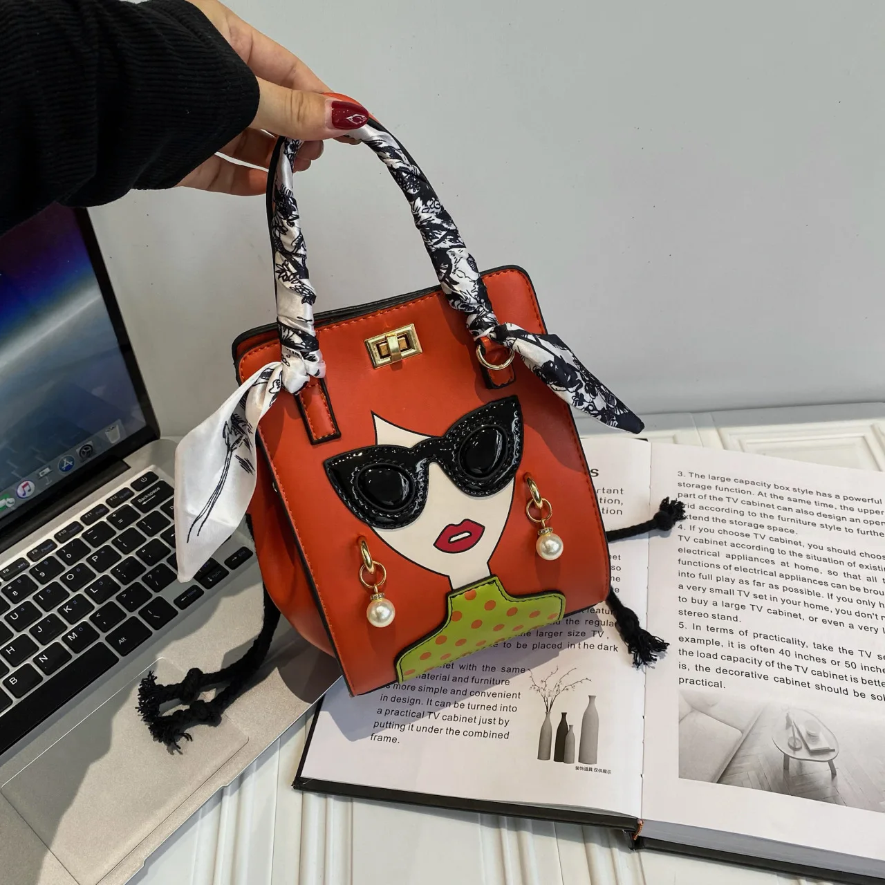 Cartoon Girl Handbag High Quality PU Leather Shoulder Bag for Women Pearl Crossbody Bag Designer Messenger Bag Female Satchel
Cartoon Girl Handbag High Quality PU Leather Shoulder Bag for Women Pearl Crossbody Bag Designer Messenger Bag Female Satchel