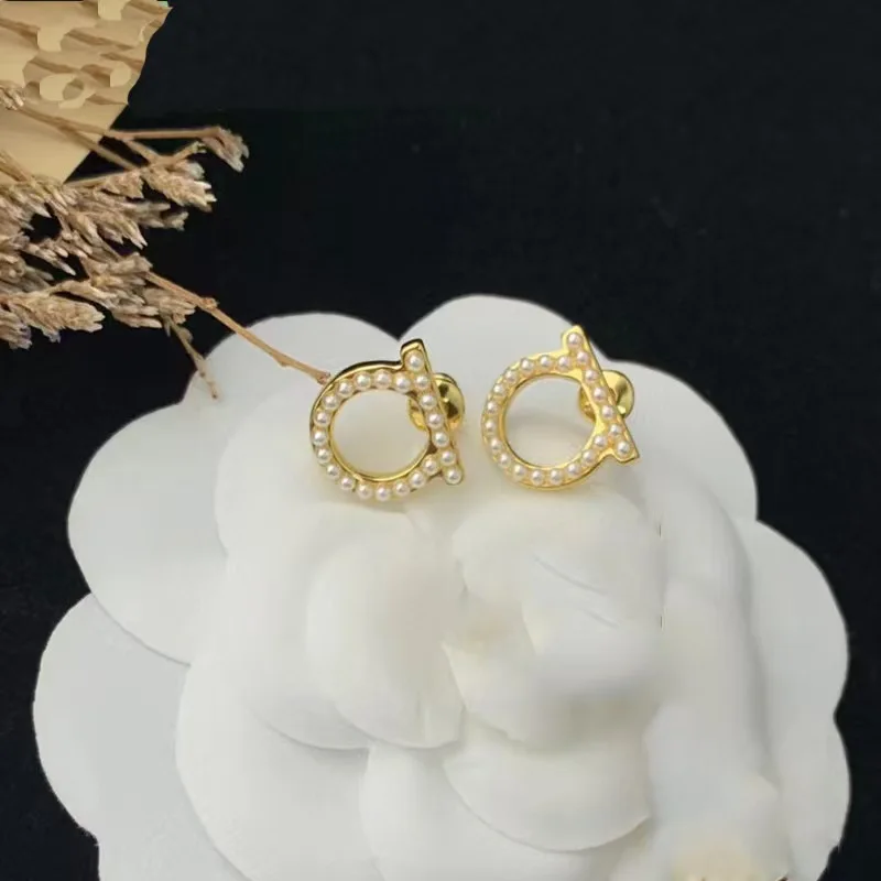 Серьги с жемчугом
Серьги с жемчугом