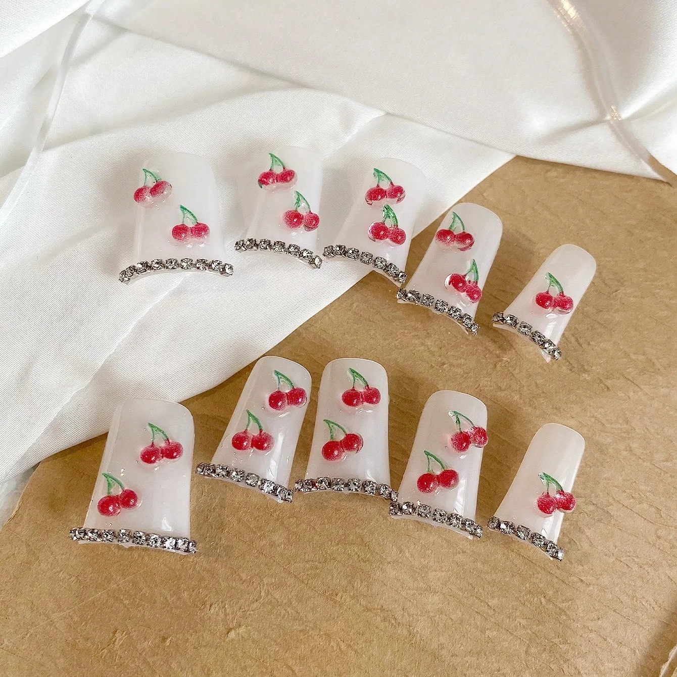 10pcs pure hand pressed duckbill nail art, beautiful fake nails, white fresh cherry nail art, suitable for women to use
10pcs pure hand pressed duckbill nail art, beautiful fake nails, white fresh cherry nail art, suitable for women to use