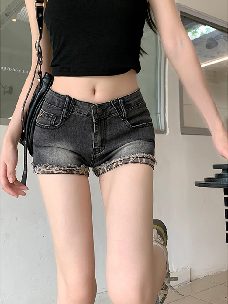 WCFCX STUDIO Summer Retro Spice Girls Denim Shorts Women Jeans Splicing Design Straight Pants High Street Short Jeans
WCFCX STUDIO Summer Retro Spice Girls Denim Shorts Women Jeans Splicing Design Straight Pants High Street Short Jeans