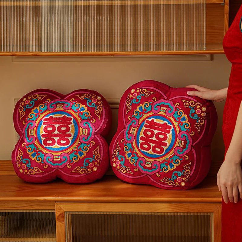 Happy Word Chinese Red Embroidery Throw Pillow New Year Wedding Engaged Gifts Sofa Bedding Pillows Home Decor Cushion Filled
Happy Word Chinese Red Embroidery Throw Pillow New Year Wedding Engaged Gifts Sofa Bedding Pillows Home Decor Cushion Filled