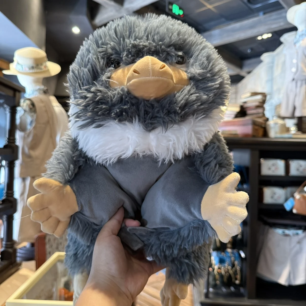 Пекинские универсальные студии Гарри Поттер Фантастические звери Niffler плюшевая подушка/подушка, детская кукла сувенир
Пекинские универсальные студии Гарри Поттер Фантастические звери Niffler плюшевая подушка/подушка, детская кукла сувенир