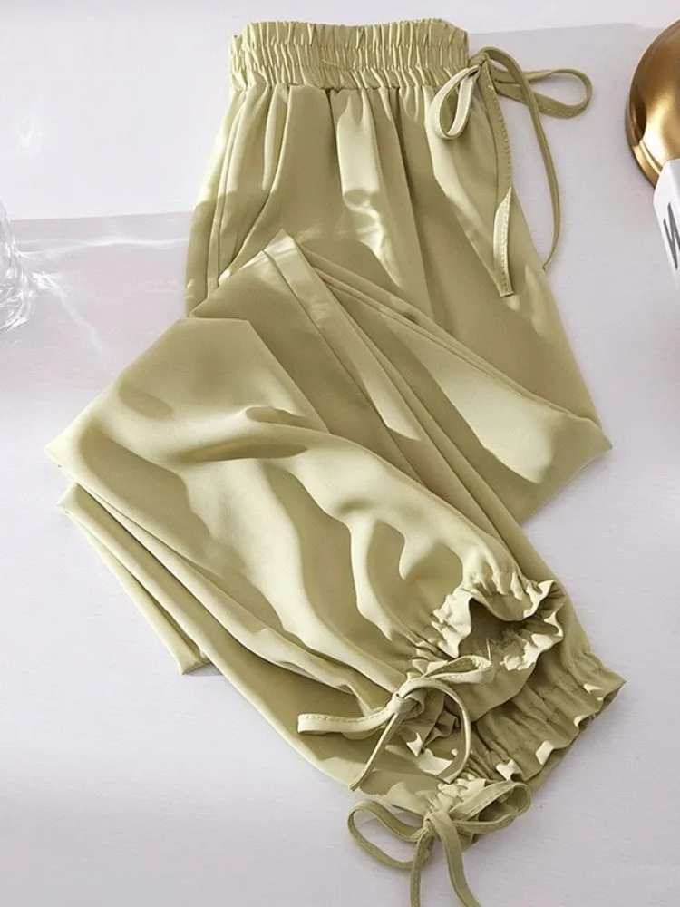 Женские повседневные спортивные брюки из ледяного шелка больших размеров, летние свободные брюки с широкими штанинами, брюки-гаремы, защита от комаров
Женские повседневные спортивные брюки из ледяного шелка больших размеров, летние свободные брюки с широкими штанинами, брюки-гаремы, защита от комаров