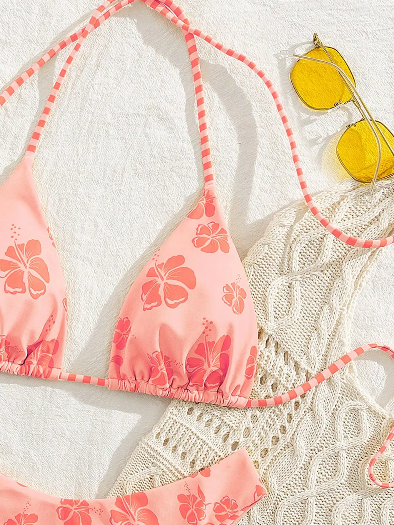 Мягкий комплект бикини с цветочным принтом и завязками на шее для женщин, пляжный купальник для отпуска
Мягкий комплект бикини с цветочным принтом и завязками на шее для женщин, пляжный купальник для отпуска