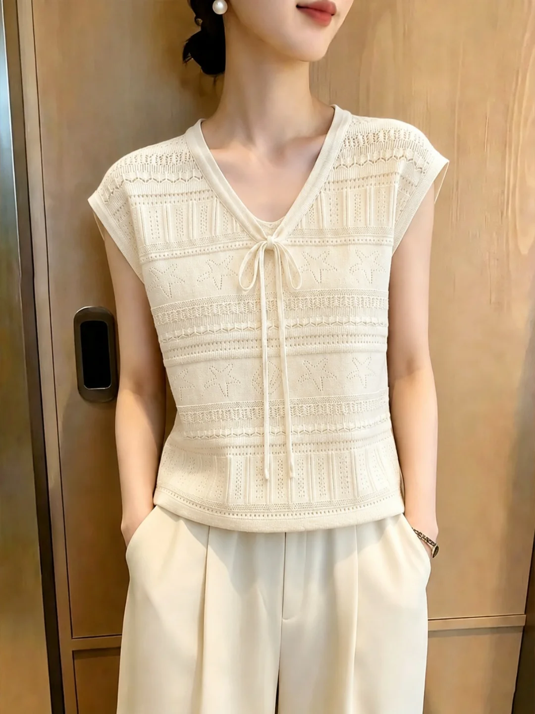 Sweet V-Neck Ice Silk Knitted Top Women's Simple Versatile Summer Commute Style Korean Straight Tube Short Sleeve Blouse
Sweet V-Neck Ice Silk Knitted Top Women's Simple Versatile Summer Commute Style Korean Straight Tube Short Sleeve Blouse