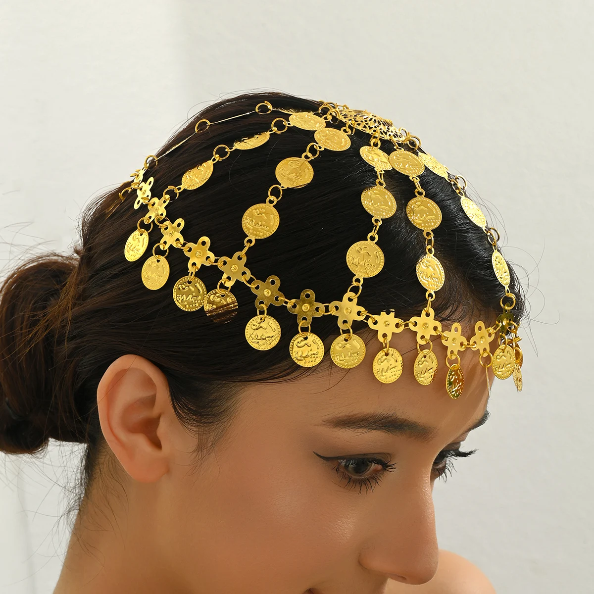 Fashionable and creative new headwear, best-selling in the Middle East, golden alloy hollowed-out sunflower coin tassel hat head
Fashionable and creative new headwear, best-selling in the Middle East, golden alloy hollowed-out sunflower coin tassel hat head