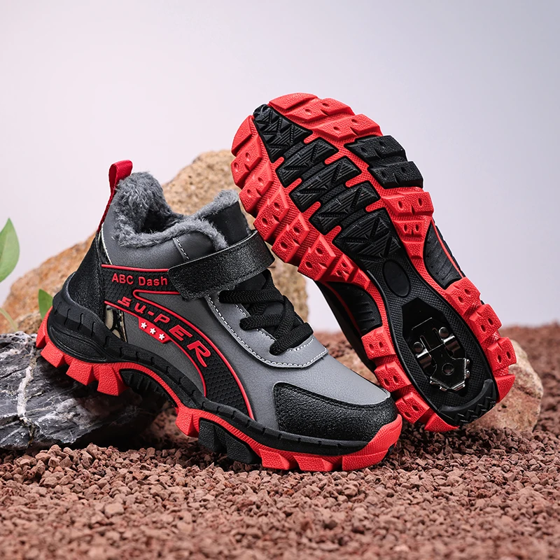Новые зимние детские кроссовки для мальчиков, зимние ботинки, детская теплая меховая обувь, непромокаемая противоскользящая уличная спортивная обувь, плюшевые походные ботинки для мальчиков
Новые зимние детские кроссовки для мальчиков, зимние ботинки, детская теплая меховая обувь, непромокаемая противоскользящая уличная спортивная обувь, плюшевые походные ботинки для мальчиков