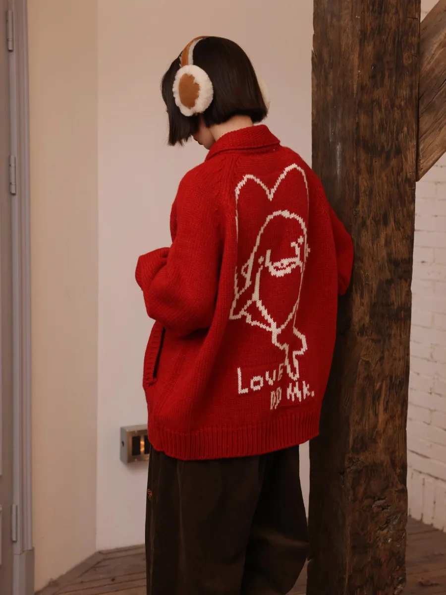 Красный вязаный открытый кардиган с узором в виде сердца, женский свободный повседневный топ маленького размера с узлом «любовь», оригинальный дизайн, смесь шерсти
Красный вязаный открытый кардиган с узором в виде сердца, женский свободный повседневный топ маленького размера с узлом «любовь», оригинальный дизайн, смесь шерсти