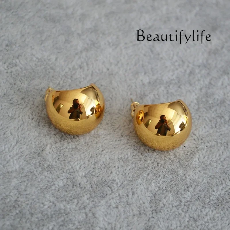 Golden water drop earrings women's European, American niche metal high-end earrings stud earrings creativity
Golden water drop earrings women's European, American niche metal high-end earrings stud earrings creativity