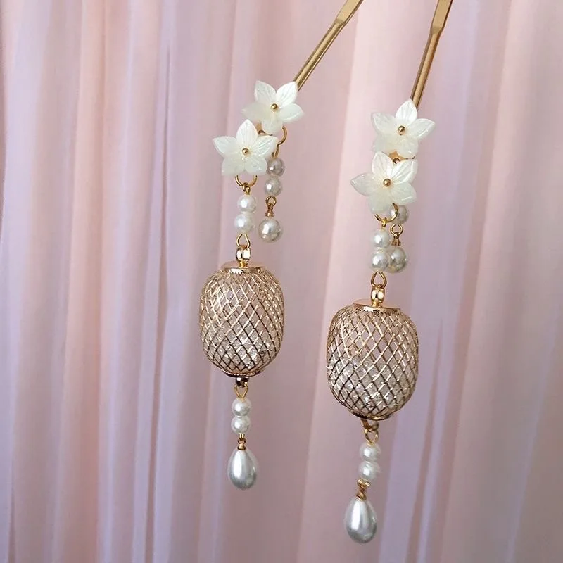 Doll accessories 1/4 1/6 BJD flower mention tassel lantern photo prop 1 pair free shipping
Doll accessories 1/4 1/6 BJD flower mention tassel lantern photo prop 1 pair free shipping