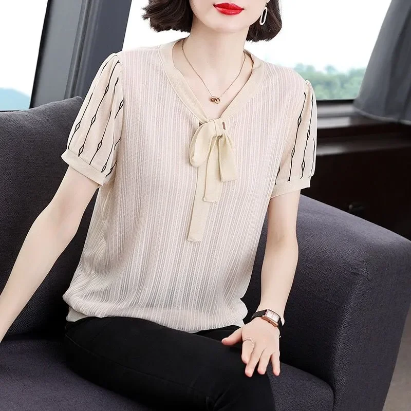 Женская блузка из прозрачной сетки с короткими рукавами, V-образным вырезом, бантом и полосками, повседневный летний топ для женщин среднего возраста
Женская блузка из прозрачной сетки с короткими рукавами, V-образным вырезом, бантом и полосками, повседневный летний топ для женщин среднего возраста