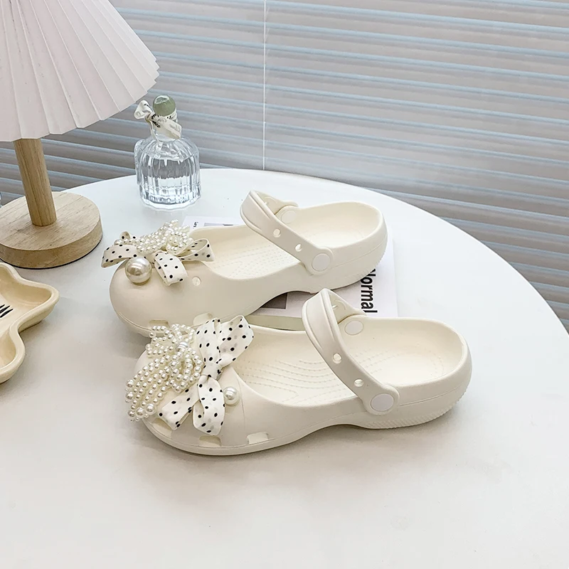 A pair of children's ballet slip-on shoes suitable for summer wear, Mary Jane summer slippers and sandals comfortable,MM-692-677
A pair of children's ballet slip-on shoes suitable for summer wear, Mary Jane summer slippers and sandals comfortable,MM-692-677
