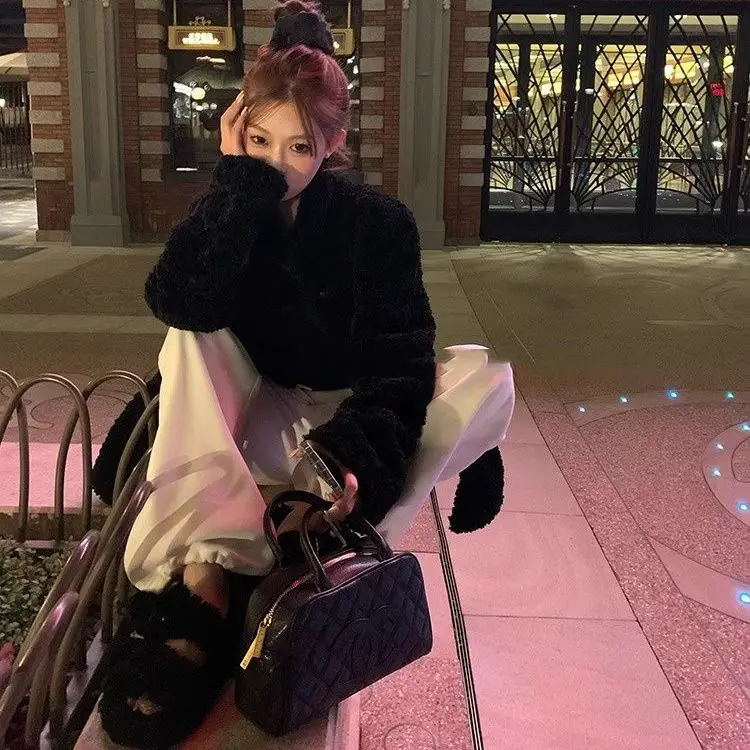 Lamb Wool Coat Women's New High-end Style Salt Fried Street Style Thickened Medium to Long Korean Style Top Trendy
Lamb Wool Coat Women's New High-end Style Salt Fried Street Style Thickened Medium to Long Korean Style Top Trendy