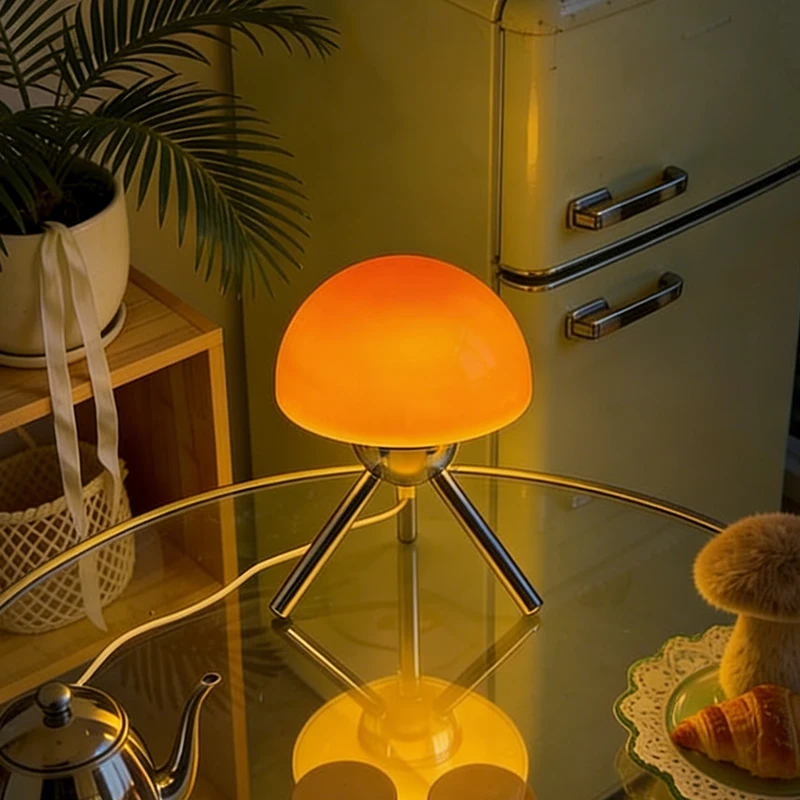 Factory Direct Sales Cross-Border Exclusive Mushroom Shaped Glass Table Lamp Nordic Art Style with Metal Tripod Base Living Room
Factory Direct Sales Cross-Border Exclusive Mushroom Shaped Glass Table Lamp Nordic Art Style with Metal Tripod Base Living Room