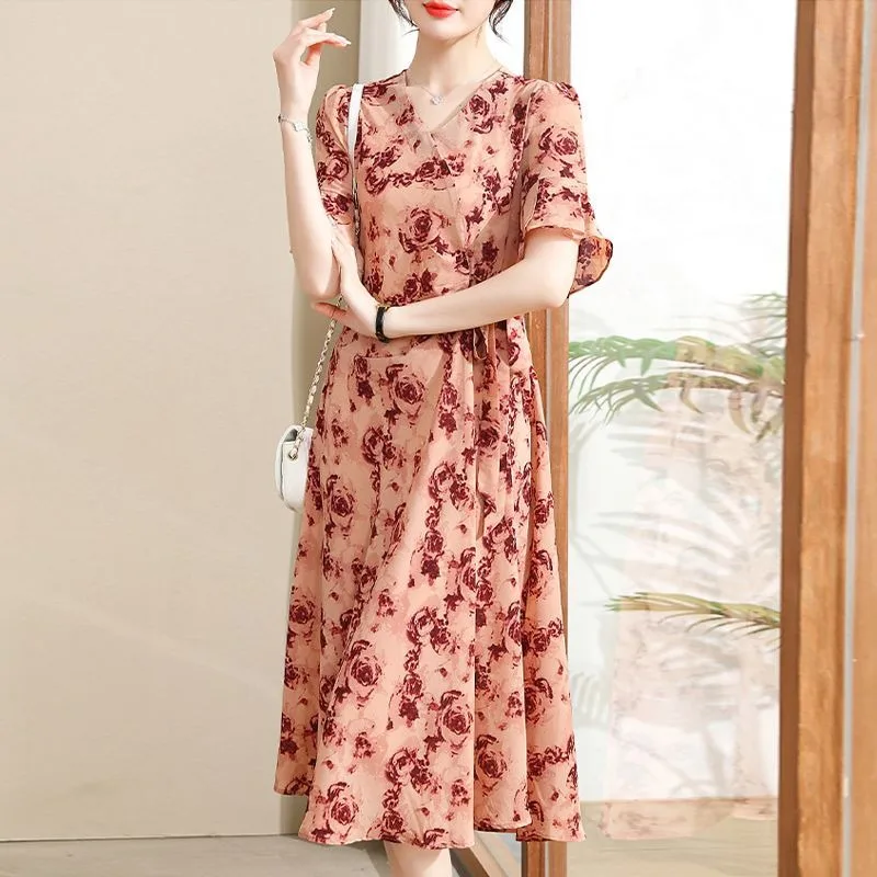 High-end French Style Dress New Ladies Short-sleeved Leisure Over-the-knee Dress V-neck Slim Fashion Print Women Summer Dresses
High-end French Style Dress New Ladies Short-sleeved Leisure Over-the-knee Dress V-neck Slim Fashion Print Women Summer Dresses