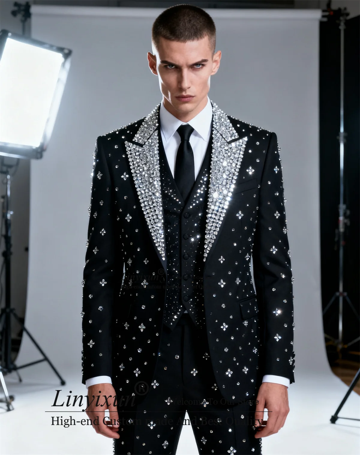 Glitter Diamond Ornament Men Suits Shinny Lapel Ropa Hombre 3 Piece Sets Wedding Groom Male Tuxedos Customized Prom Blazers
Glitter Diamond Ornament Men Suits Shinny Lapel Ropa Hombre 3 Piece Sets Wedding Groom Male Tuxedos Customized Prom Blazers